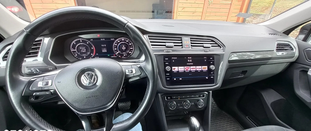 Volkswagen Tiguan cena 102000 przebieg: 120000, rok produkcji 2018 z Bytów małe 92